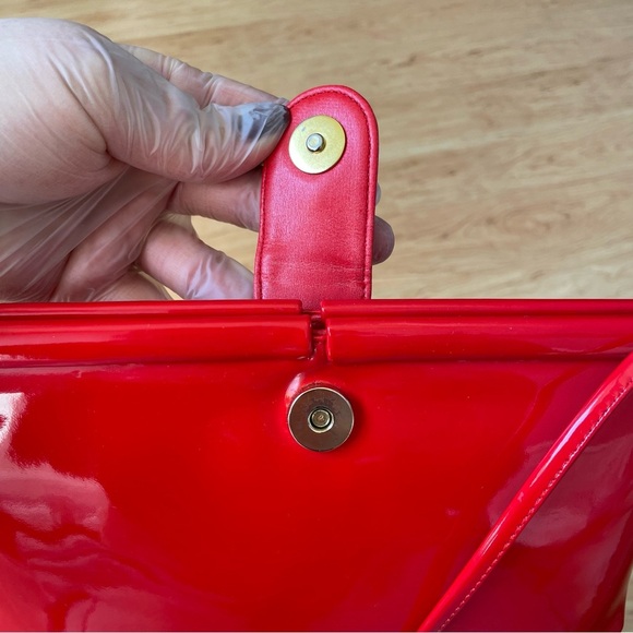 Koret |Korettelak| Clutch Shoulder Bag in Patent Leather Lipstick Red - Picture 3 of 7